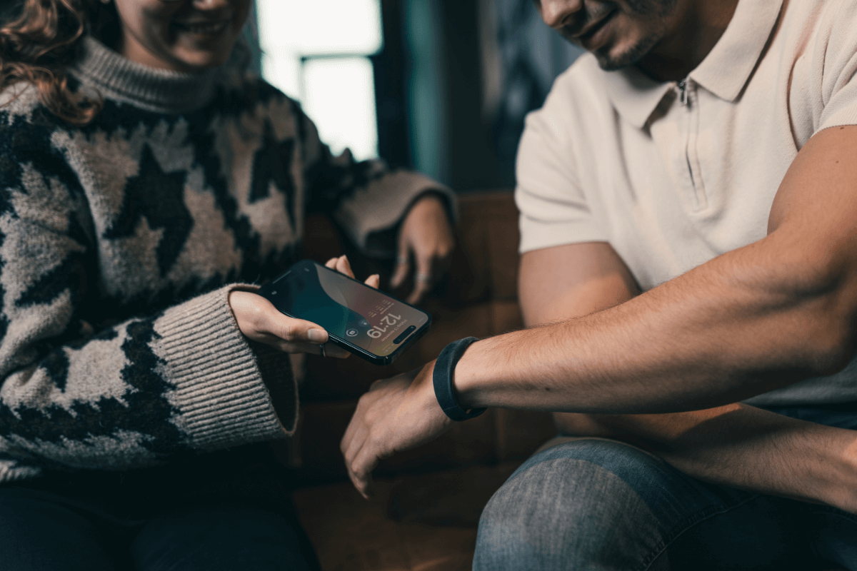 NFC гривна за споделяне на данни